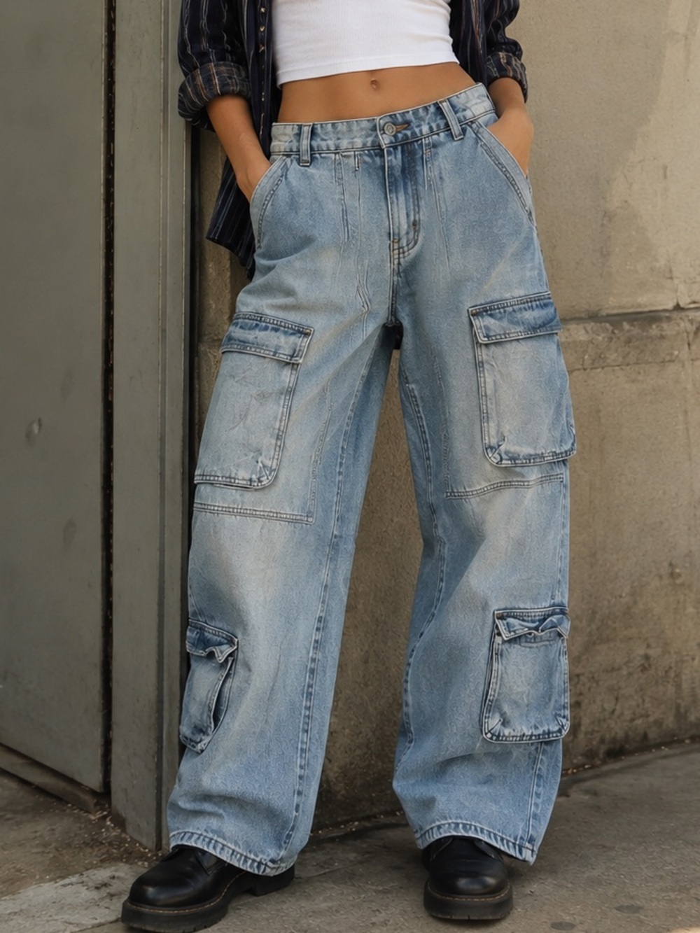 Edikted Tara Blue Medium Wash Wide-Leg Cargo Jeans Pockets Y2K Streetwear